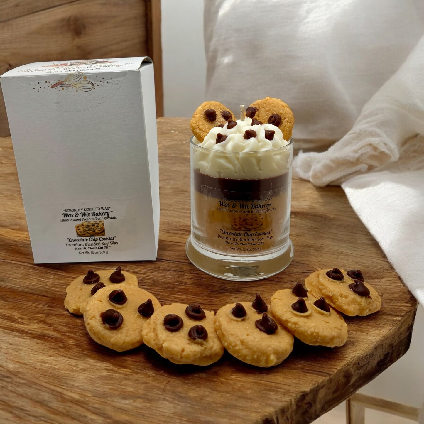 Chocolate Chip Cookie Candle. Large 13 oz. Soy Candle/Chocolate Chip Cookies/Chocolate Chips. Strongly Scented Candle