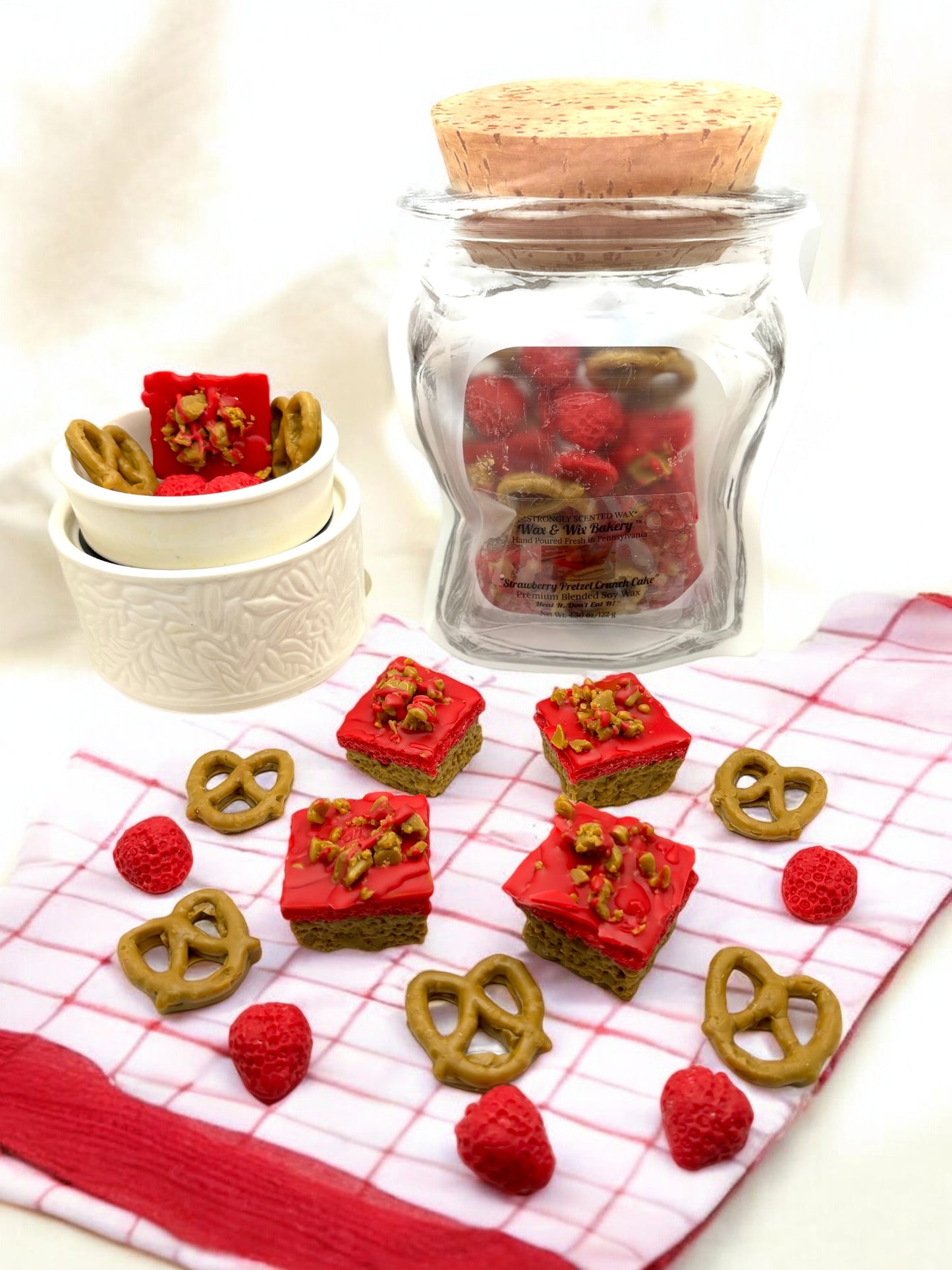 Strawberry Pretzel Crunch Wax Melts. Bakery Wax Melt. Soy Wax Melts. Strongly Scented Wax Melts/Wax Tarts for Wax Warmers. 4.30 oz. 4 Cake Realistic Pretzel Crunch Cake Squares Wax Melts, 5 Mini Strawberries and 5 Mini Pretzels.