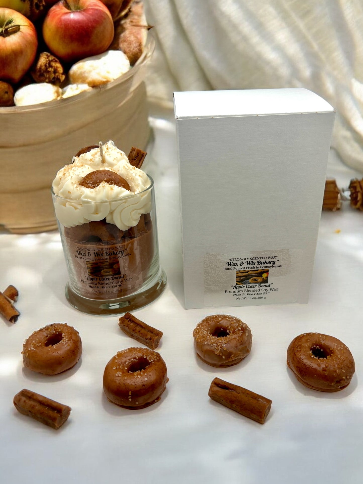 Apple Cider Donut Candle. 13 oz. Large Soy Candle/Donuts, Apples, Apple Cider, Cinnamon Sticks. Strongly Scented Candle.