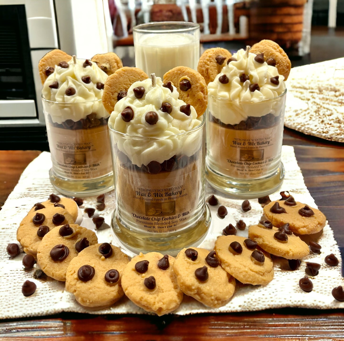 Chocolate Chip Cookie Candle. 13 oz. Soy Candle/Chocolate Chip Cookies/Chocolate Chips. Strongly Scented Candle