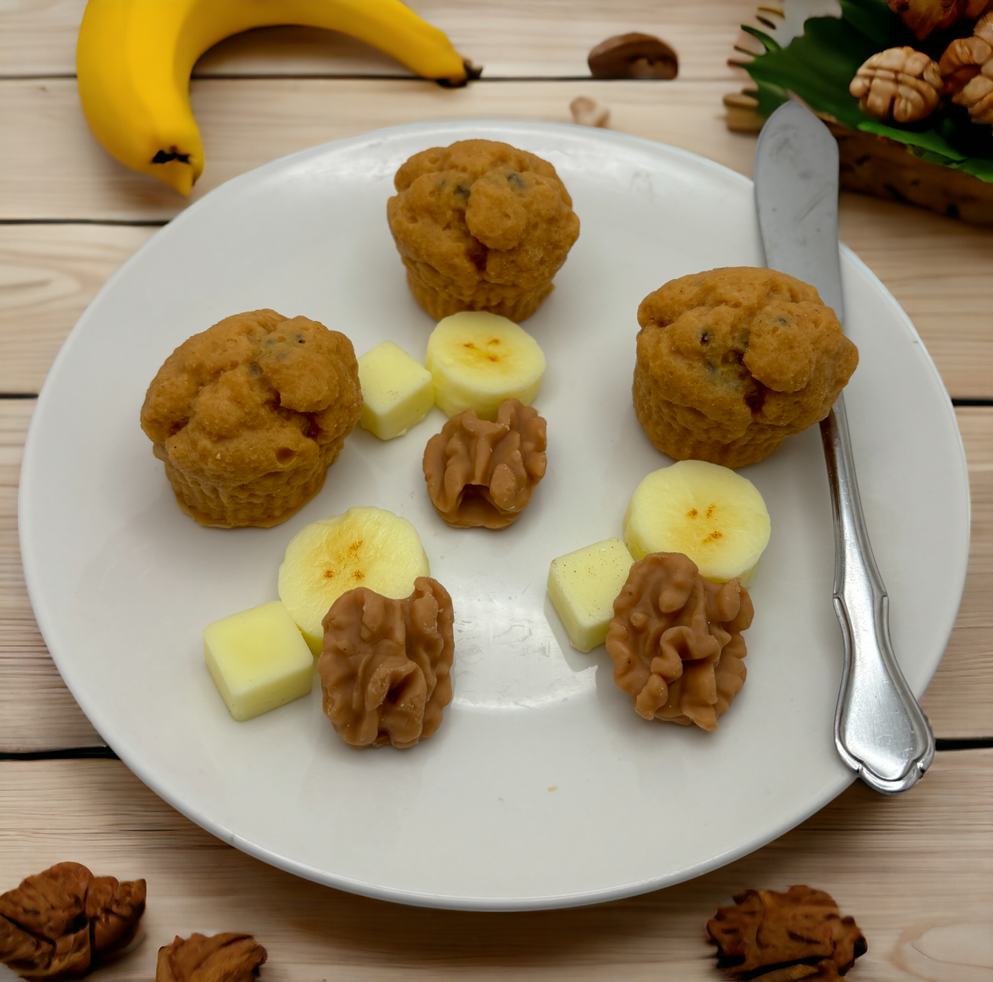 Small Banana Nut Muffin Wax Melts/Bananas, Walnuts, Muffins, Butter Wax Melts/Soy Wax Melts/Strongly Scented Wax Melts/Wax Tarts for Wax Warmers. 4.85 oz.