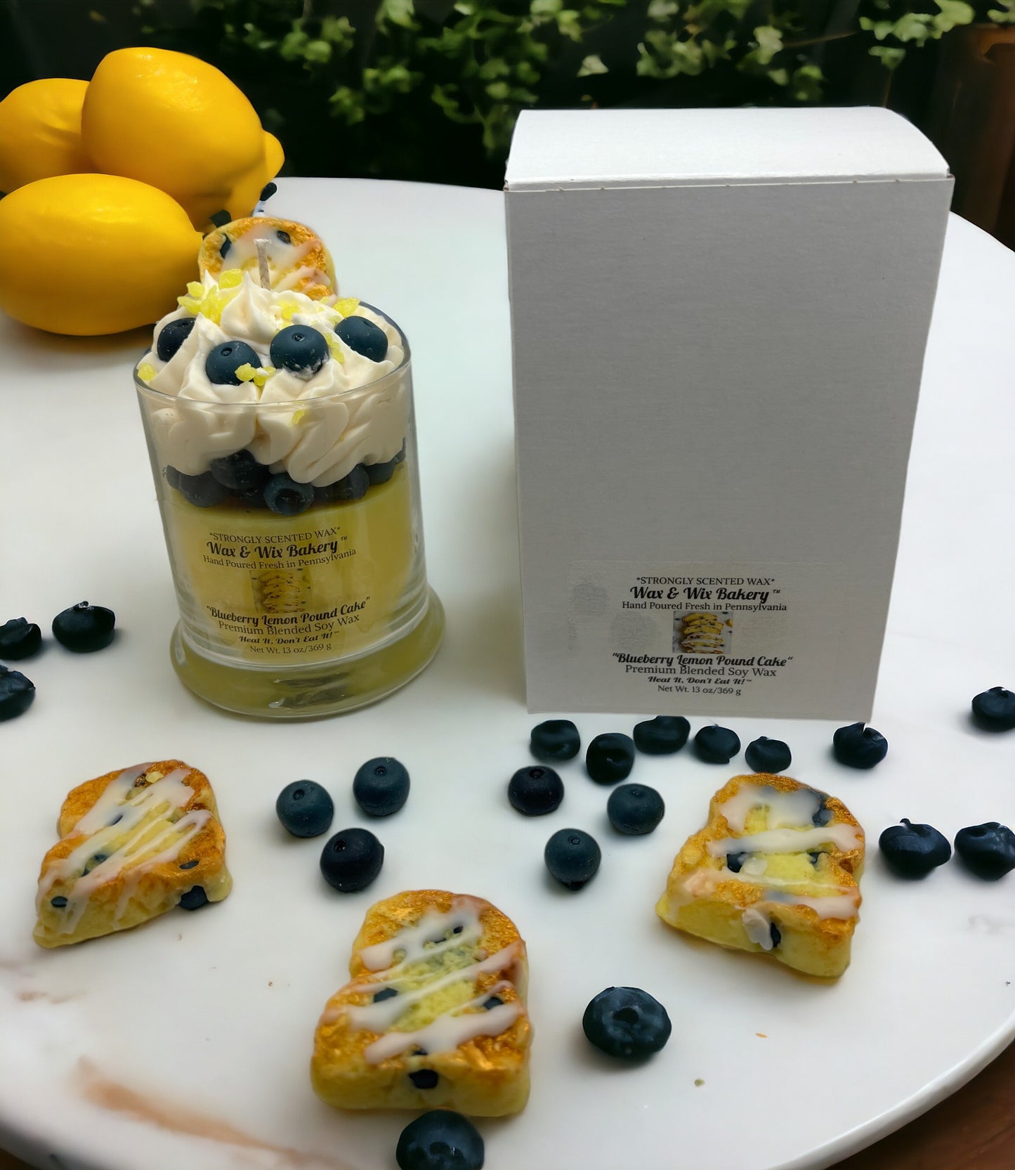Lemon Blueberry Pound Cake Candle. 13 Ounce. Pound Cake/Blueberries. Soy Wax Candle. Strongly Scented Candle.