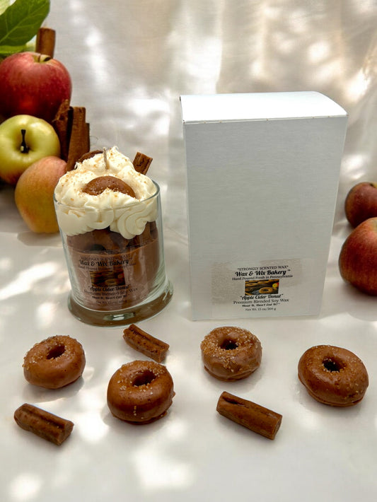 Apple Cider Donut Candle. 13 oz. Large Soy Candle/Donuts, Apples, Apple Cider, Cinnamon Sticks. Strongly Scented Candle.